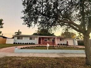 Building Photo - 9400 SW 193rd Dr