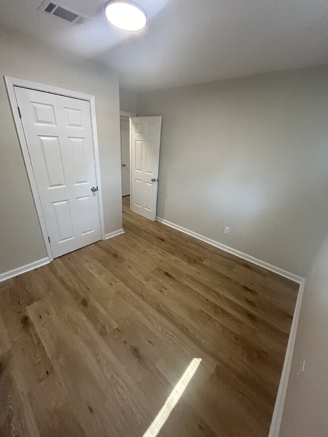 Building Photo - "Charming 4-Bedroom Retreat with Granite T...