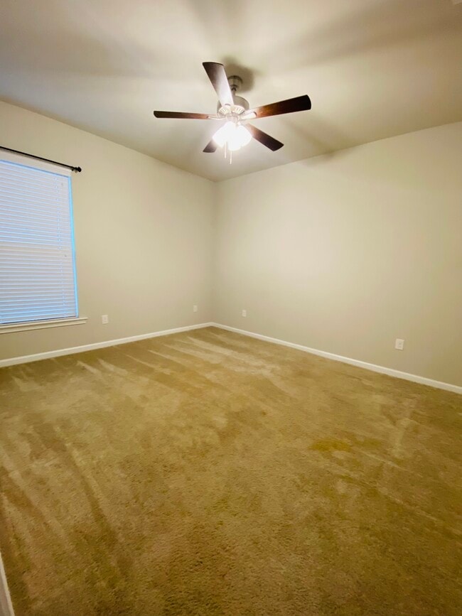 Building Photo - 503 Elwick Dr