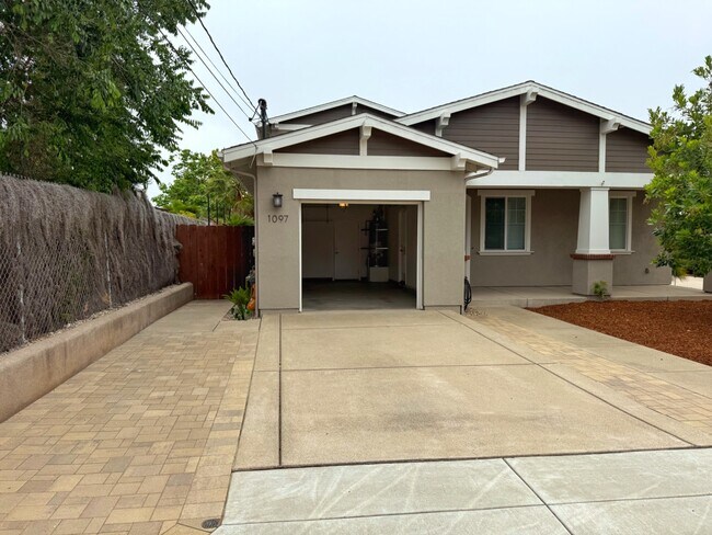 Building Photo - 1099 Buena Vista Way