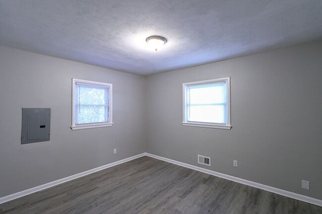 Building Photo - 3 bedroom 1 bath in Valley Station!