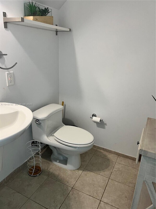 Building Photo - 60 SW 13th St