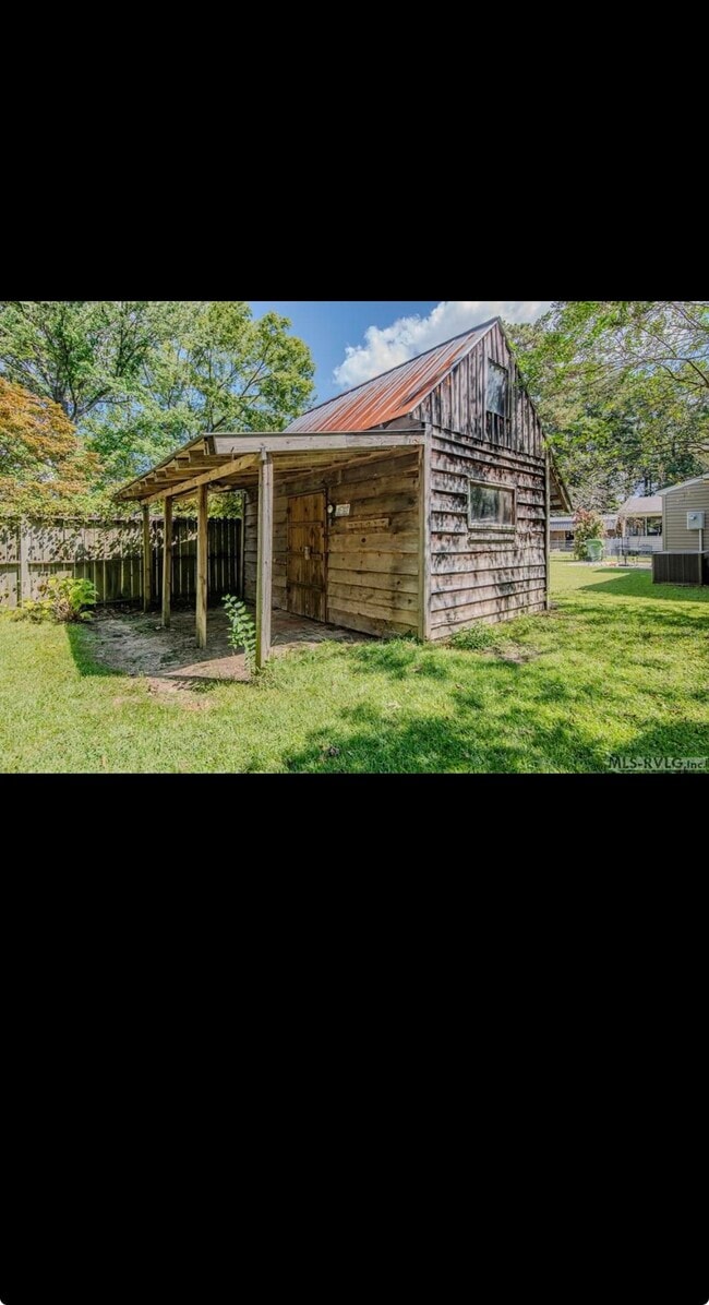 Building Photo - 209 Long Cir