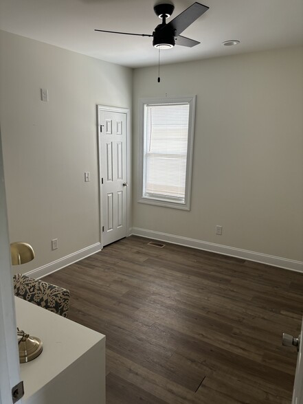 Building Photo - 313 Cherry Grv
