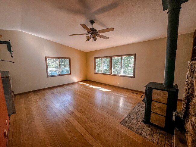 Building Photo - 31835 Owl Rd