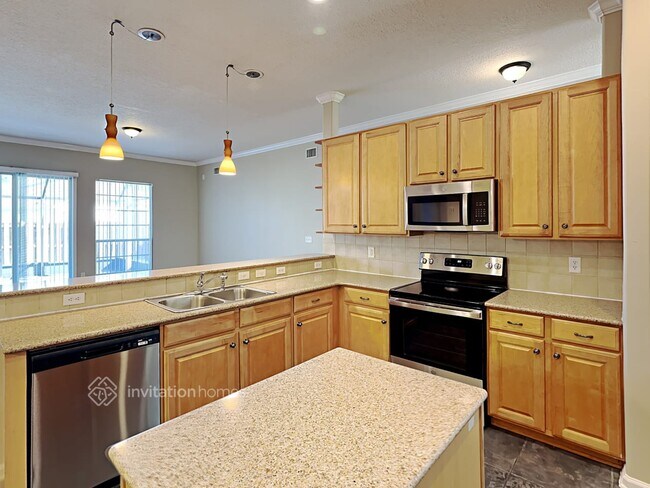 Building Photo - 709 Hazelmoor Ln