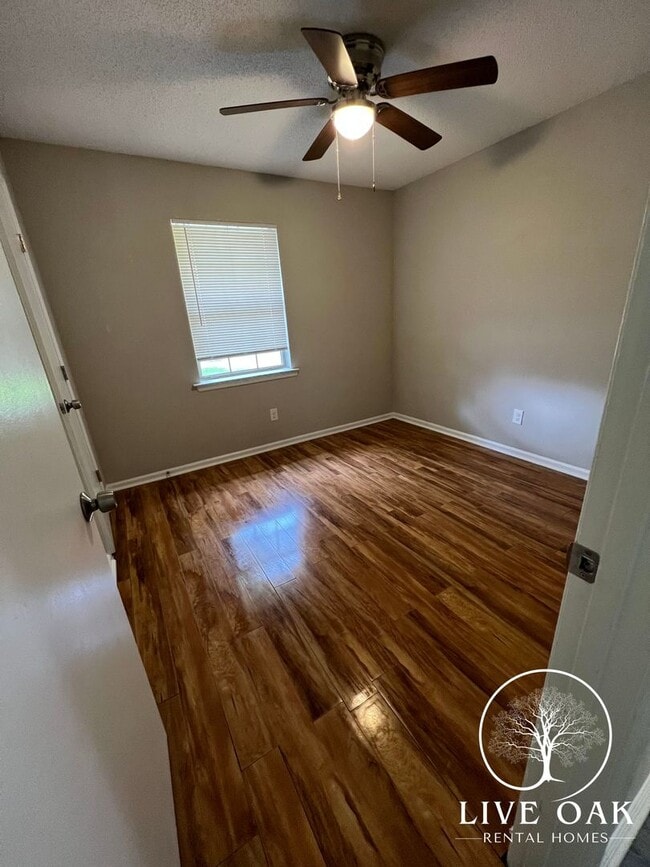 Building Photo - SUMMER MOVE-IN SPECIAL: $500 OFF 1st MONTH...