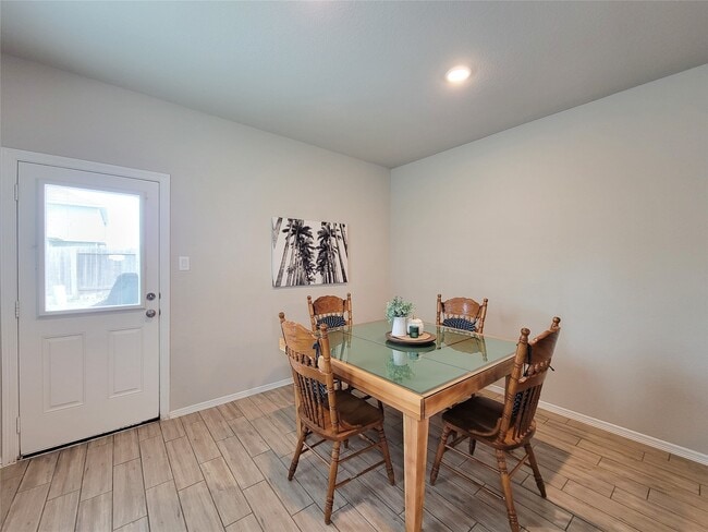 Building Photo - 24802 Winema Wds Ln
