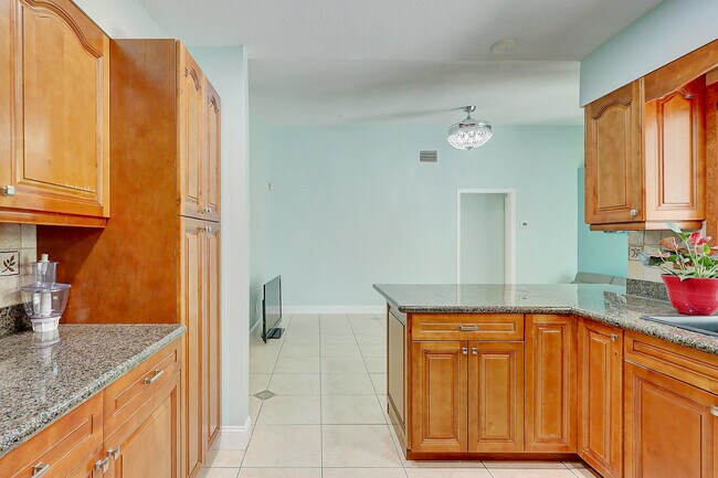 Building Photo - 238 SW Grove Ave