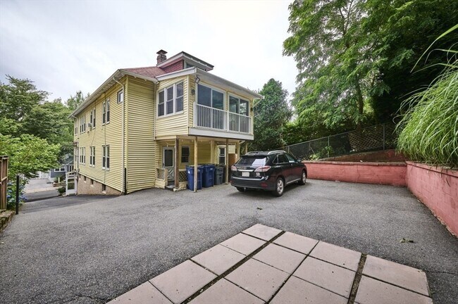 Building Photo - 25 Mendum St