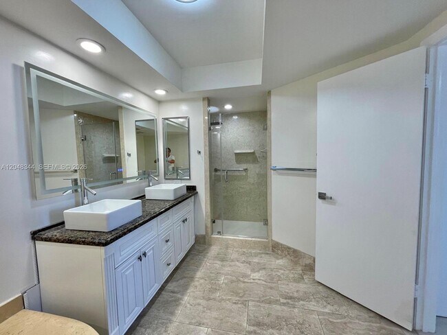 Building Photo - 20281 E Country Club Dr