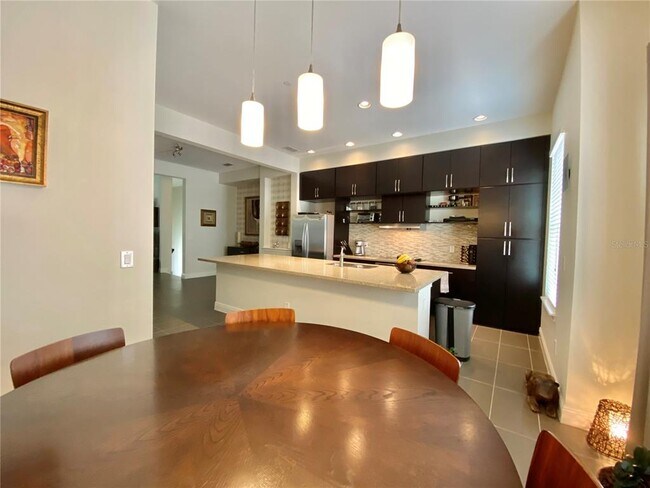 Building Photo - 525 Lanark Ct