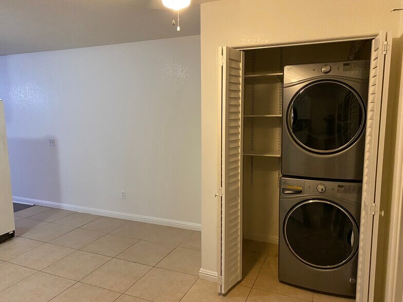 Laundry - 219 Turf Dr