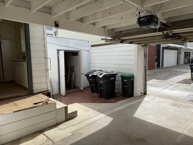 Building Photo - 2 Bedroom 2 Bath