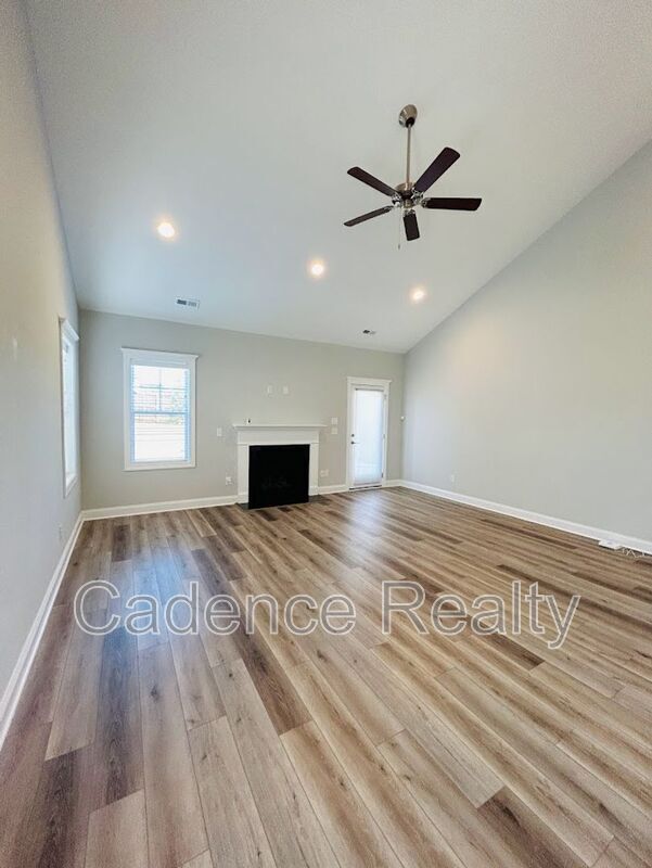 Building Photo - 3755 Spicetree Dr