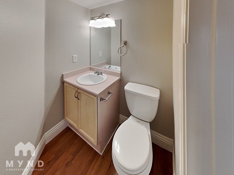 Building Photo - 2604 Noble Fir Ave