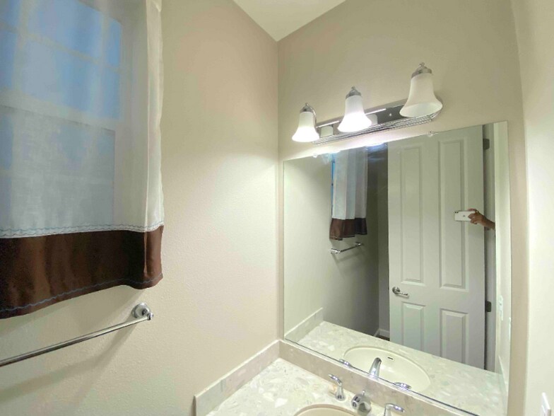 Building Photo - 4625 Malayan St