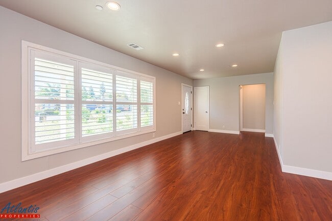 Building Photo - Gorgeous Cambrian Park Home