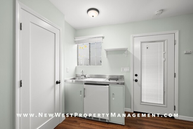 Building Photo - Charming Barrio Logan Studio - Available Now!