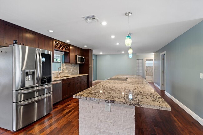 Building Photo - 2996 Cardinal Dr