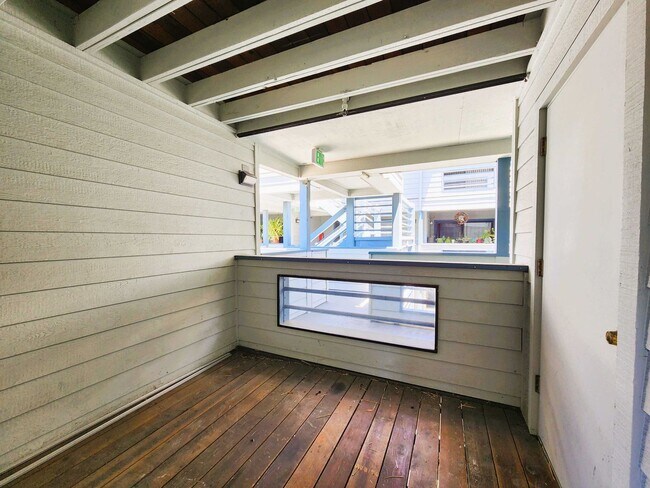 Building Photo - 2 bed 2 bath condo home with 2 patios in San Mateo