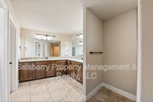 Building Photo - 4904 Ridglea Hills Ct