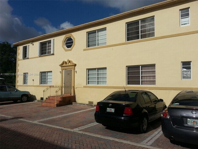 Building Photo - 1330 SW 6th St