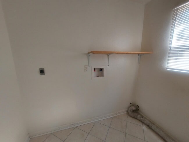 Building Photo - 752 Pecan Ln