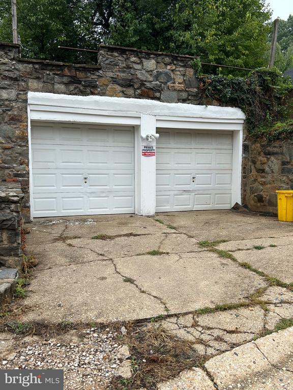 Building Photo - 6401 Clearspring Rd