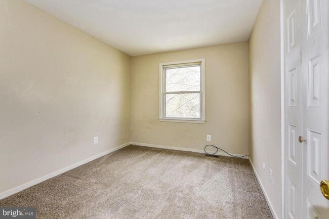 Building Photo - 215 Keats Ct