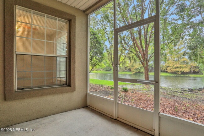 Building Photo - 9744 Summer Grove Way W