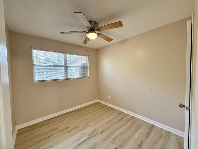 Building Photo - Charming 3-Bedroom Rental with Separate Li...