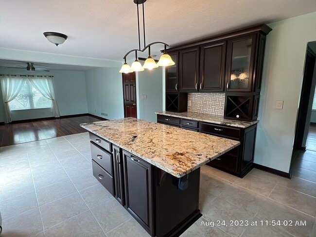 Building Photo - Gorgeous Highland Lakes Home