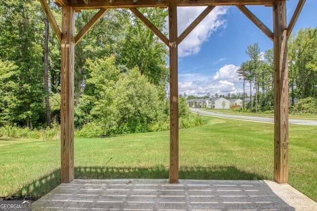 Building Photo - 122 Silver Birch Pass