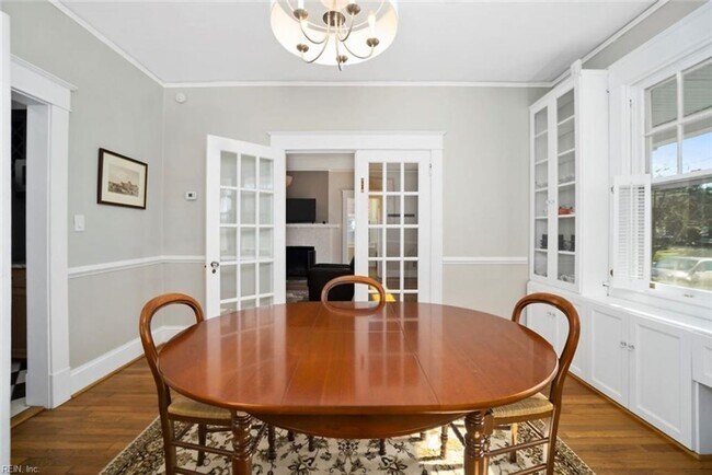 Building Photo - LARCHMONT