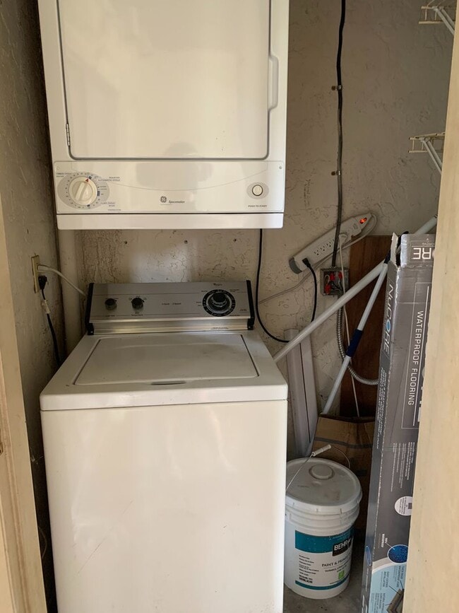 Building Photo - South Tampa Condo