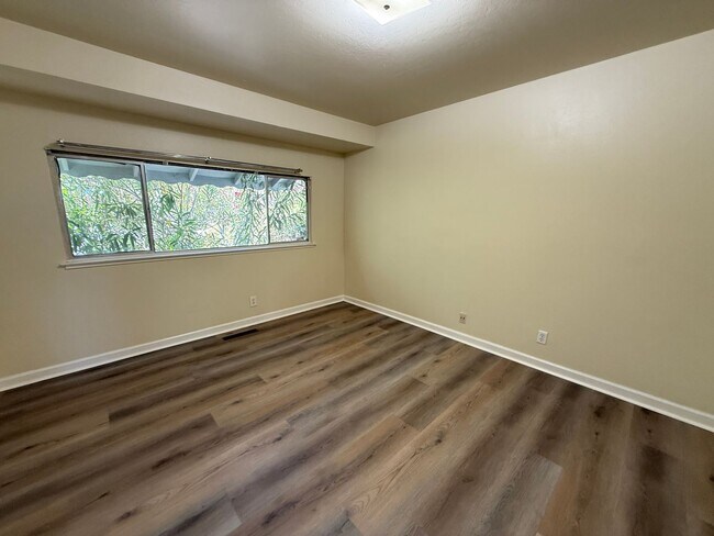 Building Photo - 1420 Primrose Way