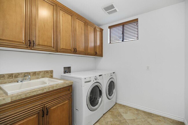 Building Photo - 51200 Calle Paloma