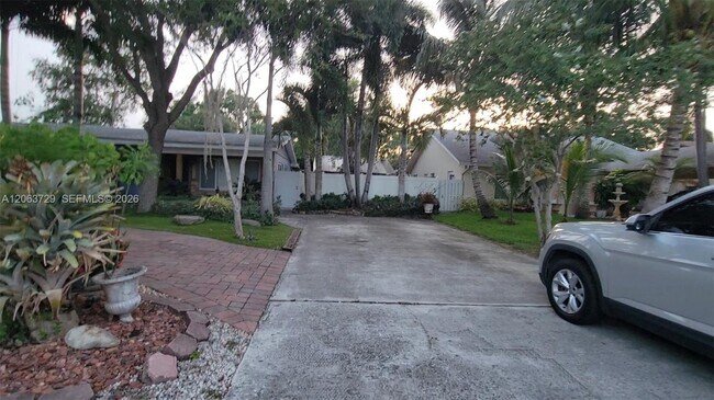 Building Photo - 1115 SW 25th Ave