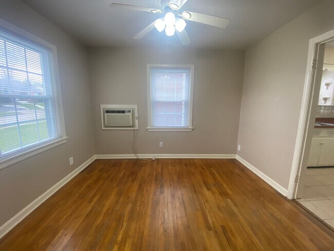 Building Photo - 4028 Monroe St