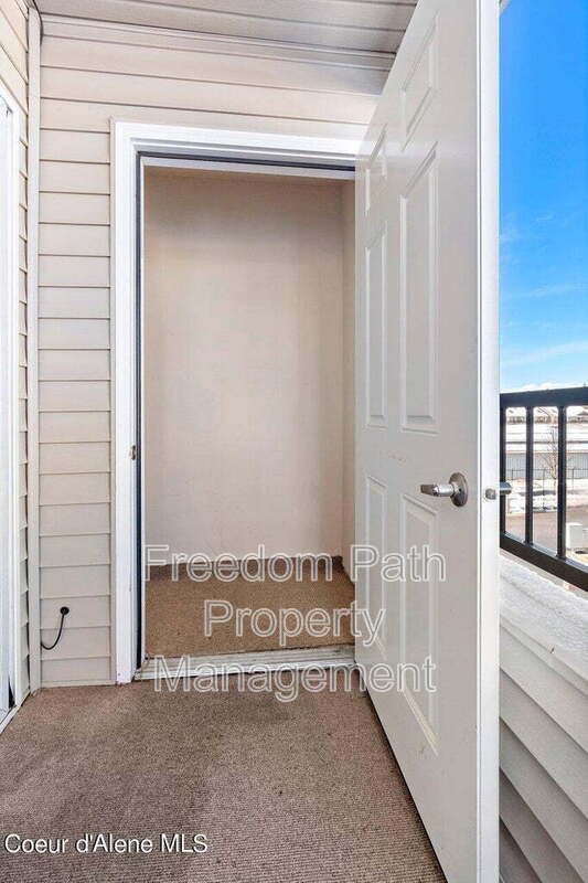 Building Photo - 310 N Promenade Loop