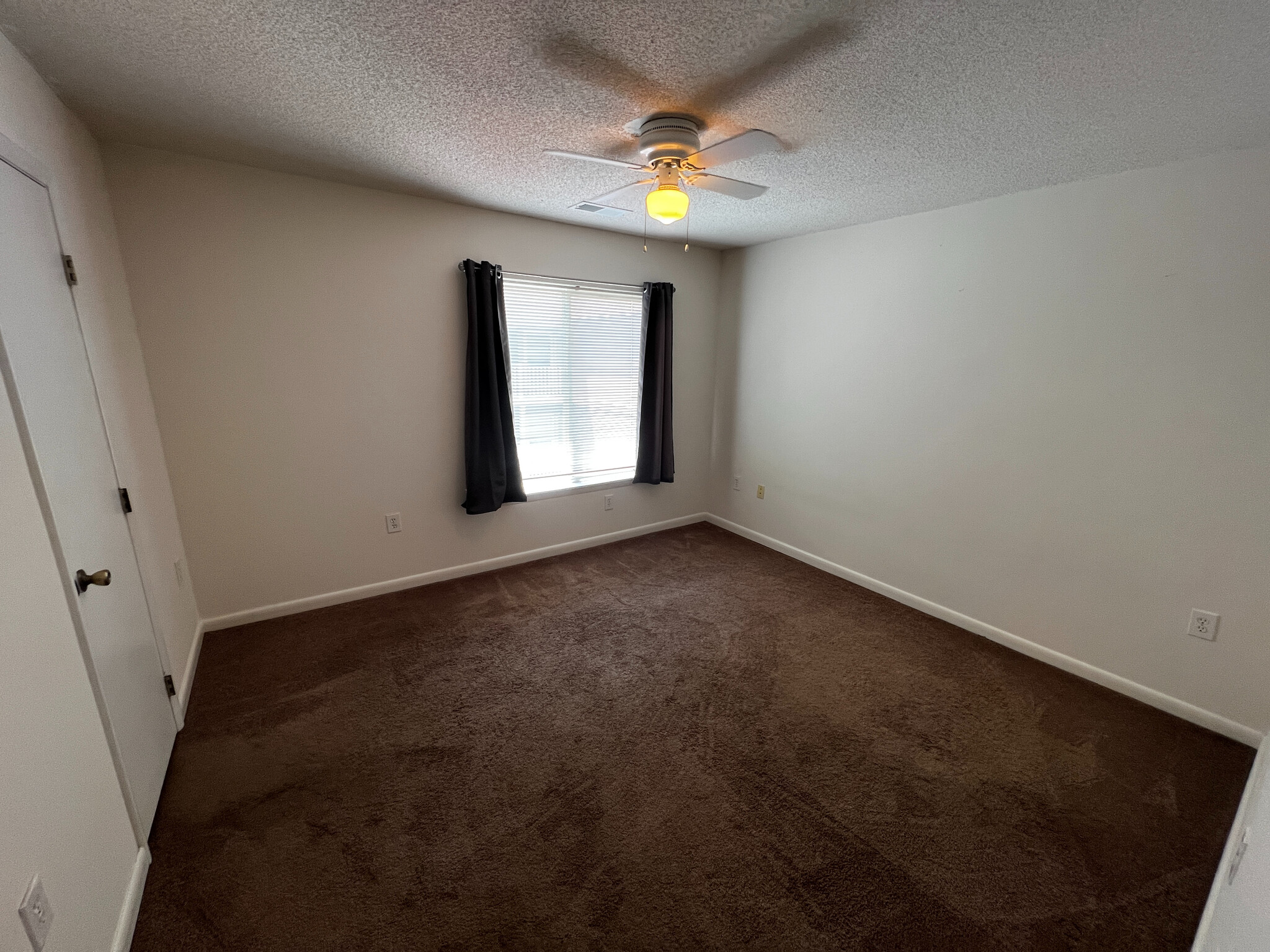 Building Photo - Room in Condo on Crab Orchard Dr