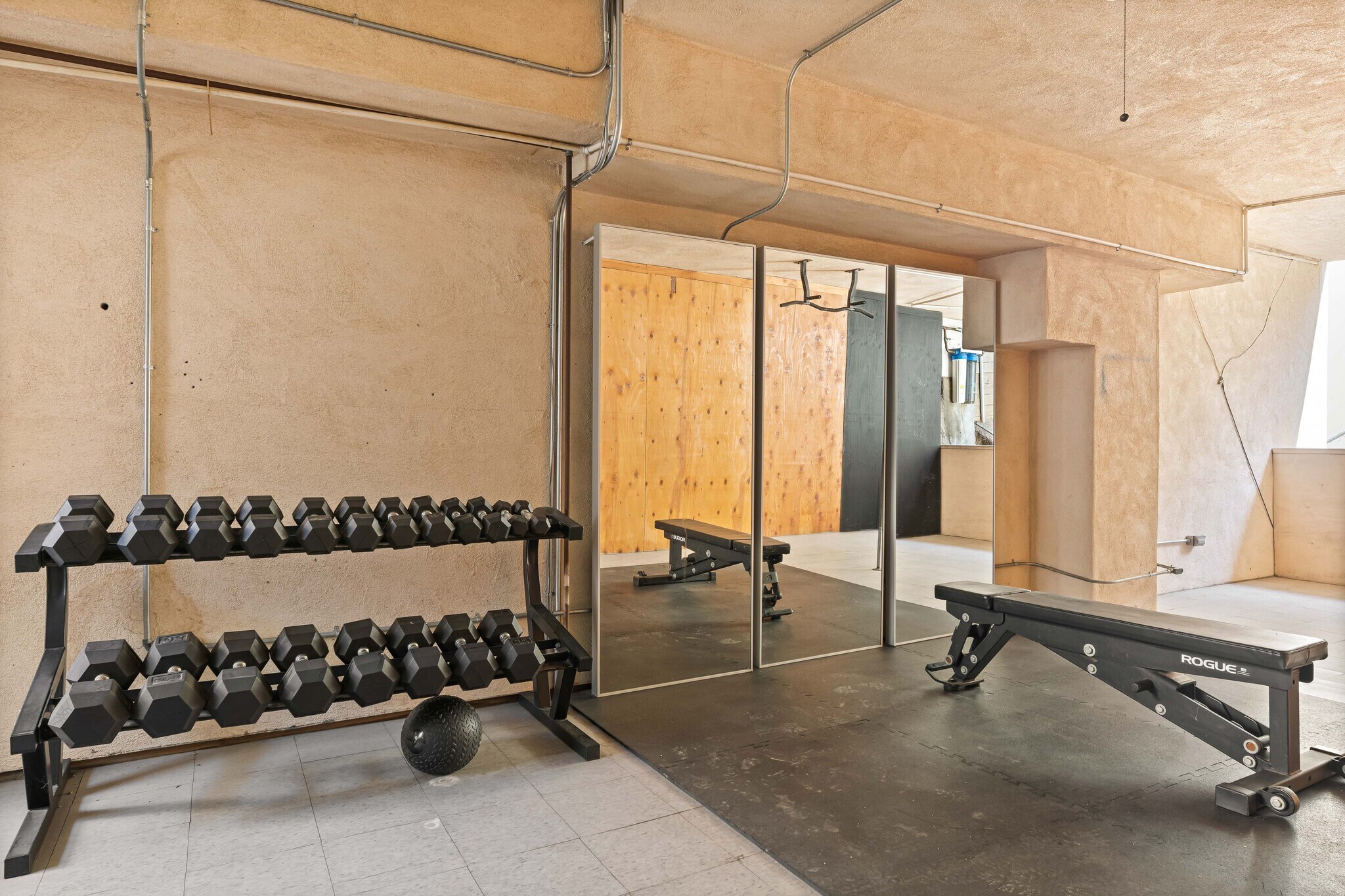 Home gym - 1759 Silverwood Ter