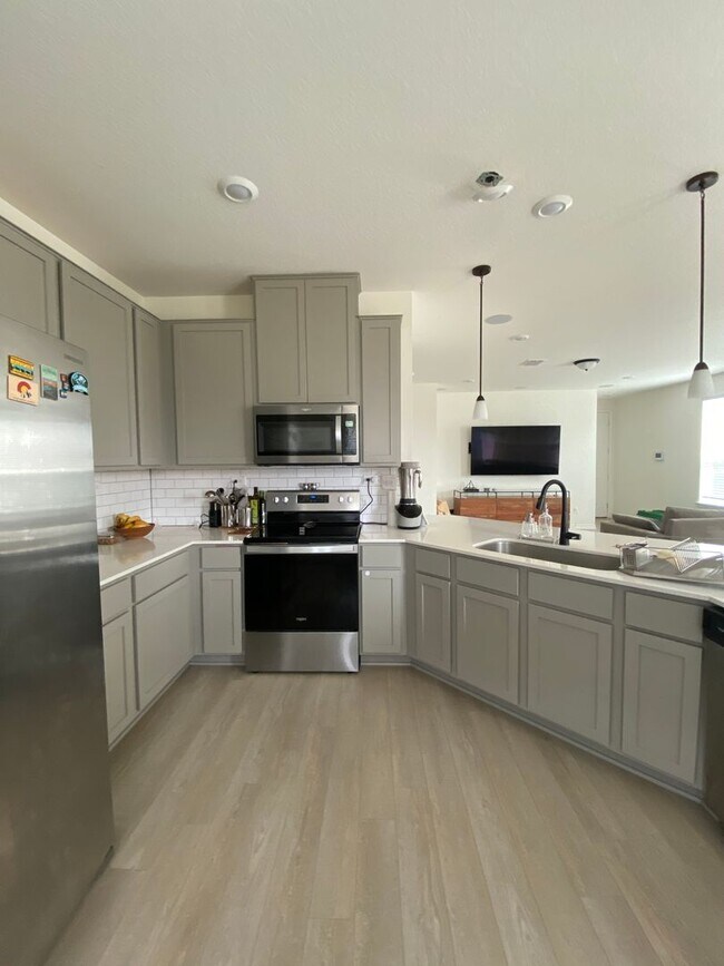 Building Photo - NEAR MEDICAL CENTER AND UTSA! BEAUTIFUL 2 ...