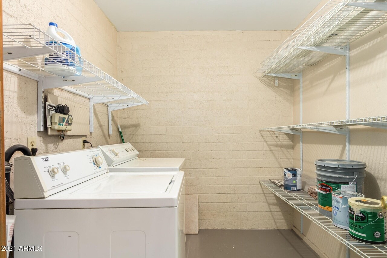 Building Photo - 3106 S Los Feliz Dr