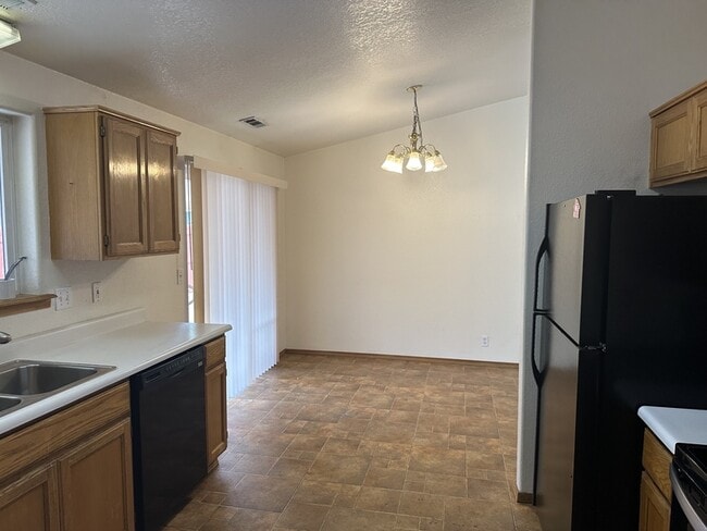 Building Photo - 2210 SW Bridge St