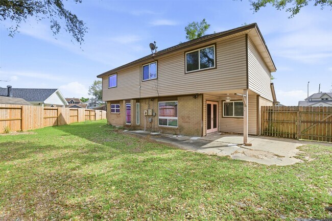Building Photo - 7235 Battle Hills Dr
