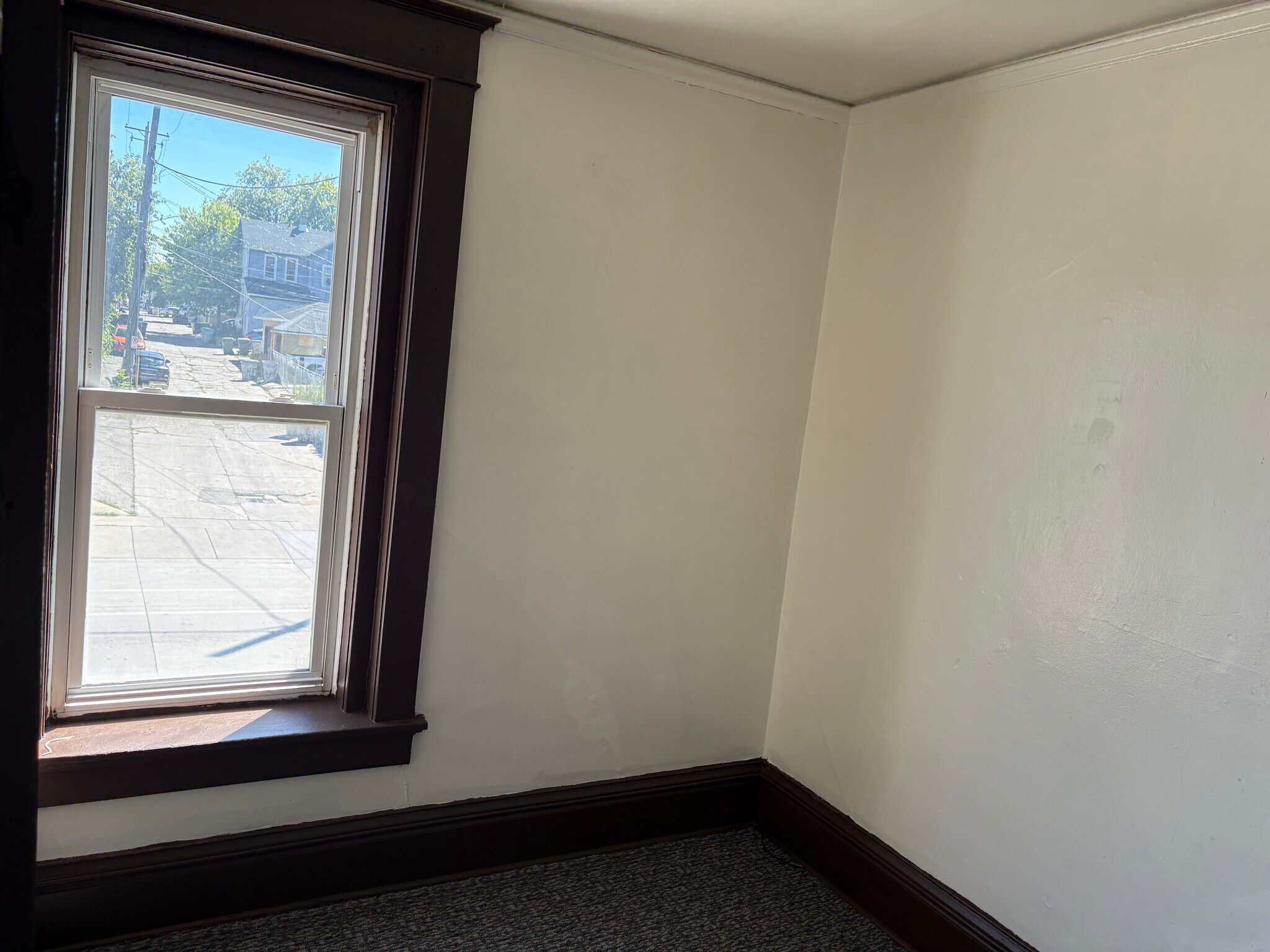 Building Photo - 916 W Greenfield Ave