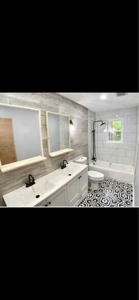 Building Photo - 469 Auborn Ave