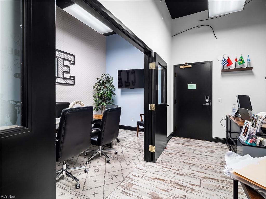 Building Photo - 408 W Saint Clair Ave